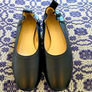 Everlane Never Worn - Black Flats Size 9